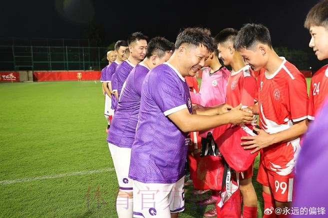 中国足协媒体友谊赛暨“足球进校园”活动在重庆举行 中国足协媒体友谊赛暨“足球进校园”活动在重庆举行